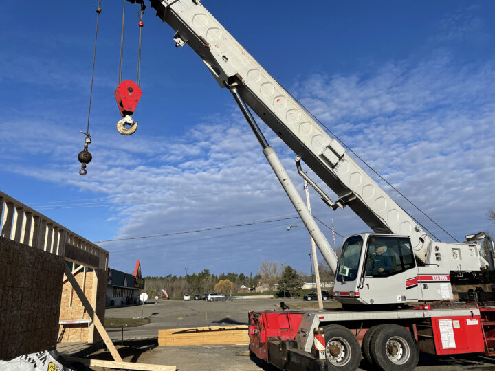 Setting trusses with Jerry Freeman
